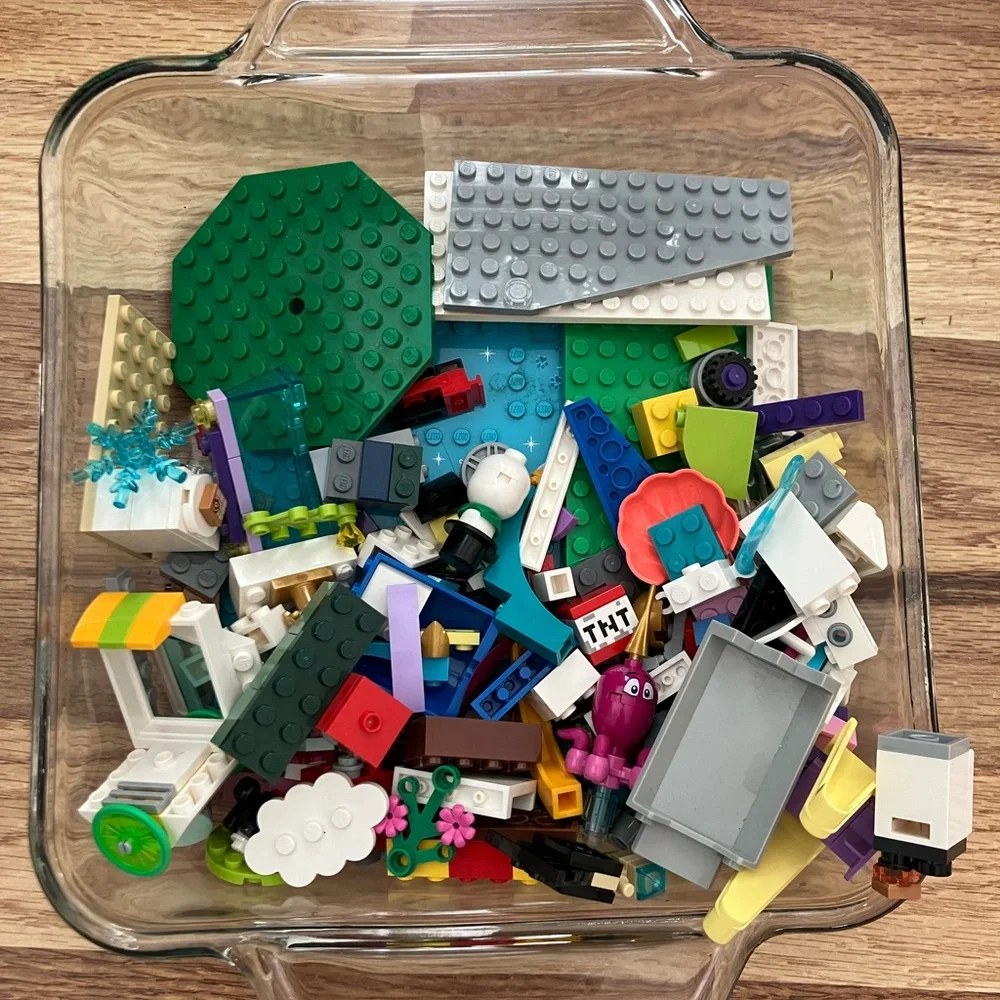 Lego Lot - Gallon Bag of Colorful Building Bricks - Assorted Colors & Sets 3 - Picture 4 of 4
